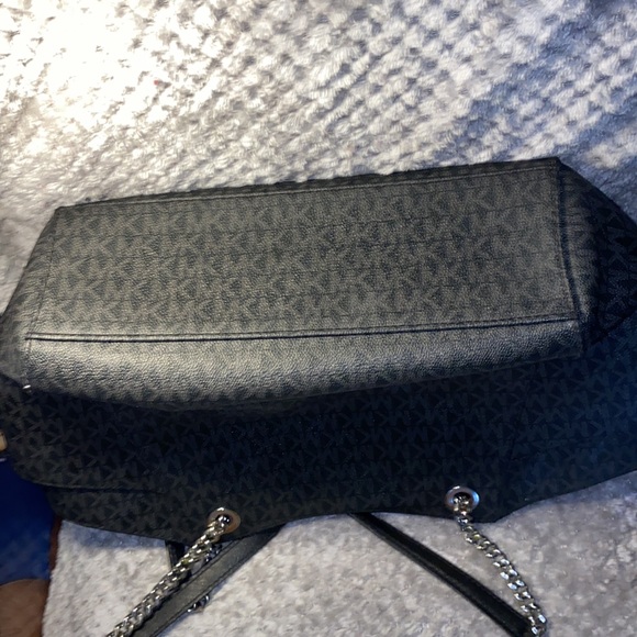 Michael Kors purse $50 - Picture 4 of 4